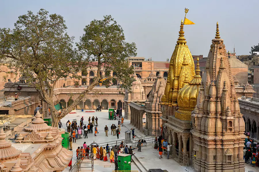 Kashi Vishwanath Temple - Famous Temples in Uttar Pradesh