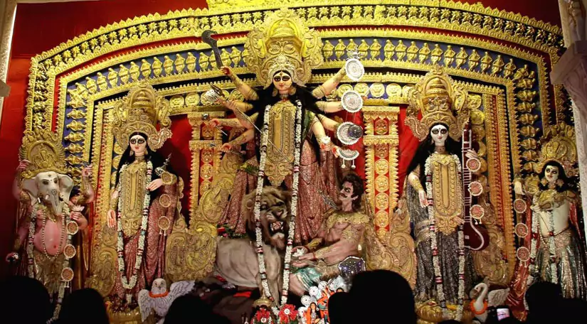 Ekdalia Evergreen Club: Durga Puja in Kolkata